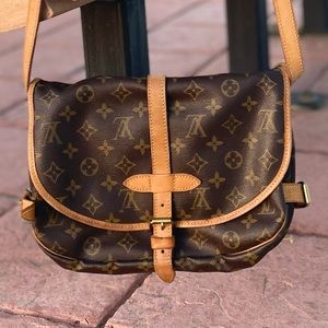 Authenticated By Pro-Authenticators Louis Vuitton Monogram Saumur 30.